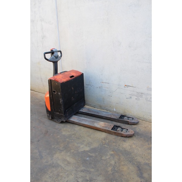 2015 BT LWE 180-45692812