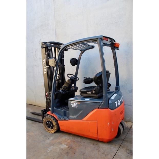 2017 Toyota 8FBEK16T-45693241