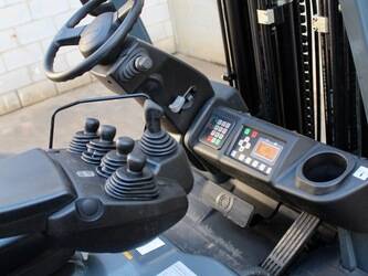 2017-toyota-8fbek16t-1426752-45693248