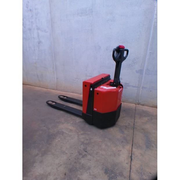 2001 BT W18-45693351