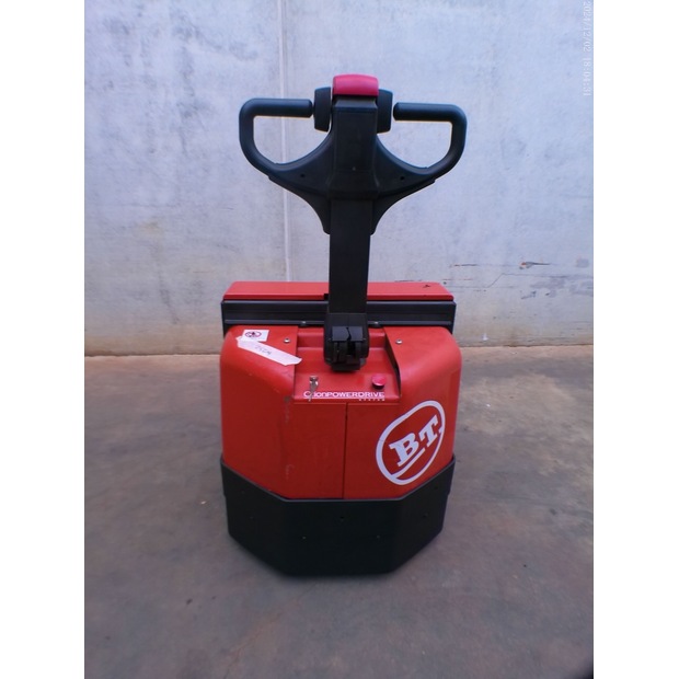 2001 BT W18-45693355