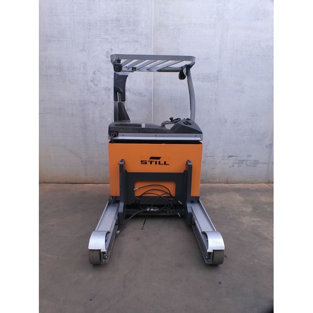 2019 Still FM-X17-45693361