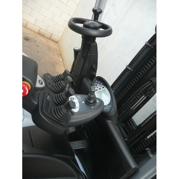 2019 Still RX60-40-45693384