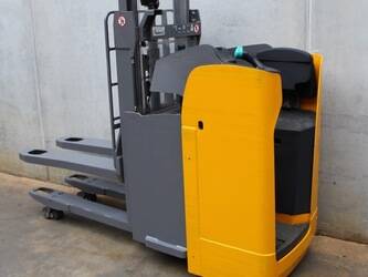 Image de Empileur de palettes piéton 2019 Jungheinrich ESD 120 201 ZT