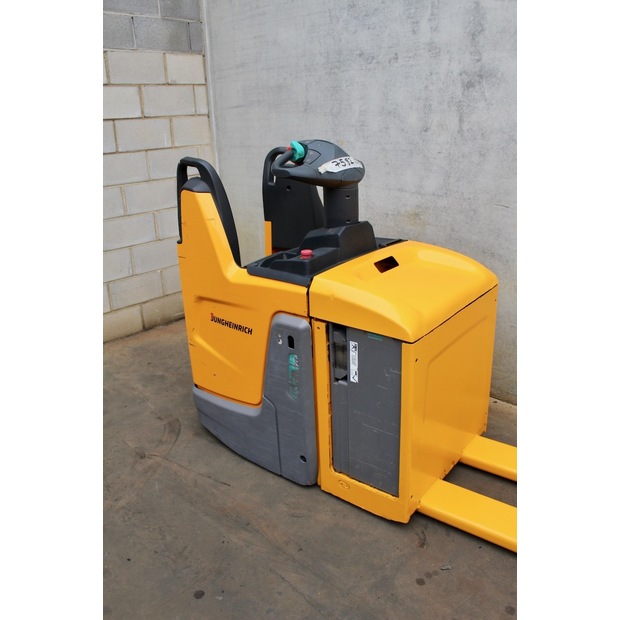 2018 Jungheinrich ERE 125 LI-ION-45693425