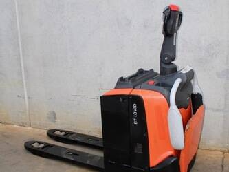 صورة ل Electric Pallet Truck 2015 بي تي LPE 200