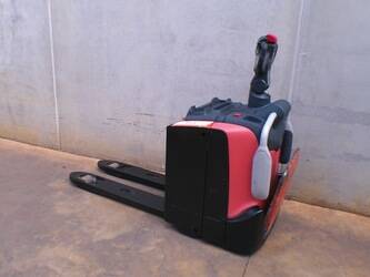 صورة ل Electric Pallet Truck 2018 بي تي LPE 200