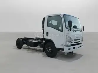 صورة ل شاحنات 2026 ايسوزو NPR