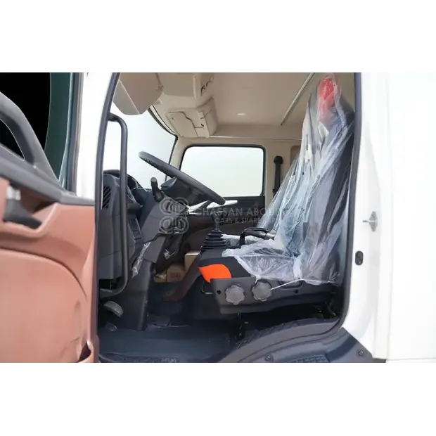 2025 Hino 500-45693630