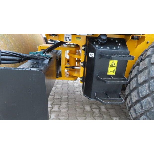 2025 JCB 116D-45710327