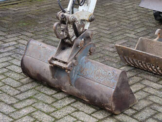 2001-takeuchi-tb016-1427009-45710574