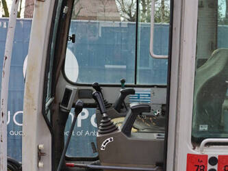 2001-takeuchi-tb016-1427009-45710588