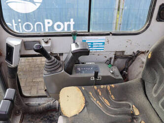 2001-takeuchi-tb016-1427009-45710591