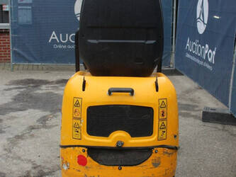 2011-jcb-8008-cts-1427073-45711721