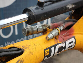 2011-jcb-8008-cts-1427073-45711733