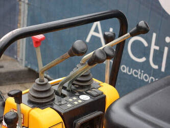 2011-jcb-8008-cts-1427073-45711739