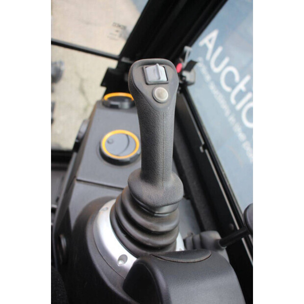 2024 جيه سي بي 19C-1-45712025