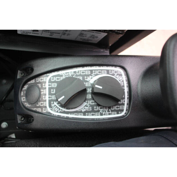 2024 جيه سي بي 19C-1-45712027