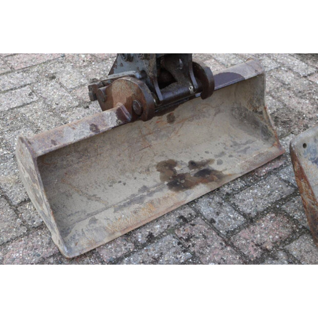 2006 تاكوتشي TB108-45713377