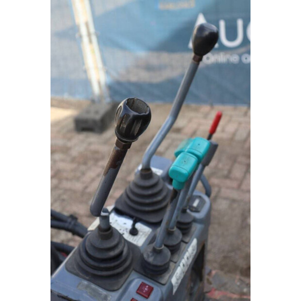 2006 تاكوتشي TB108-45713395