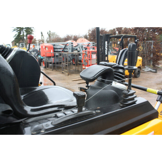 2022 جيه سي بي 16C-1 T3-45714970