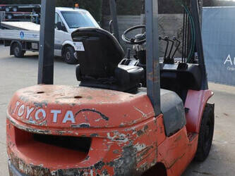 2001-toyota-62-3fdf25-1427194-45715030