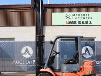 2001-toyota-62-3fdf25-1427194-45715050