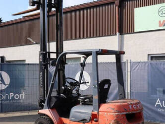 2001-toyota-62-3fdf25-1427194-45715051