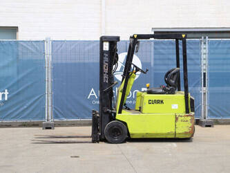 صورة ل رافعات 1985 كلارك TM15