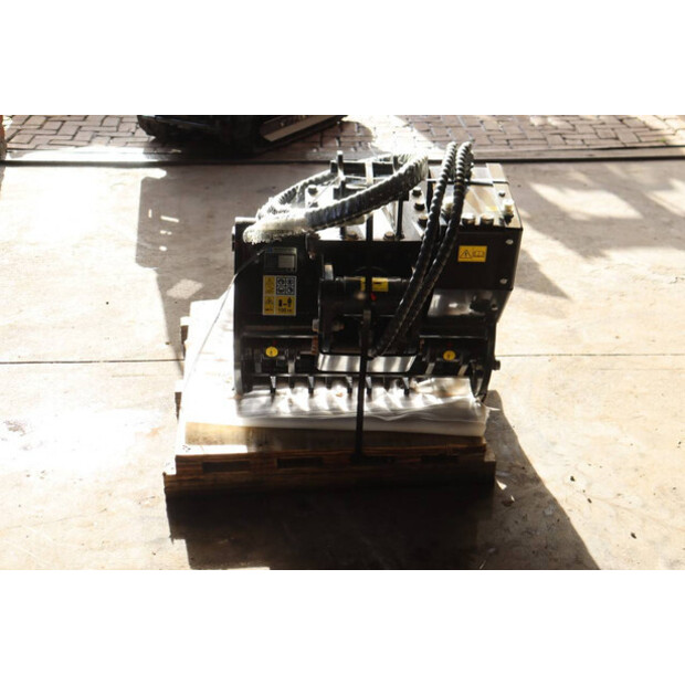 BB32 Buffalo Crusher-45715473