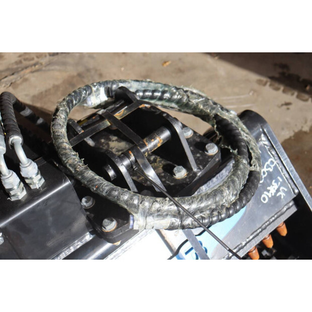 BB32 Buffalo Crusher-45715475