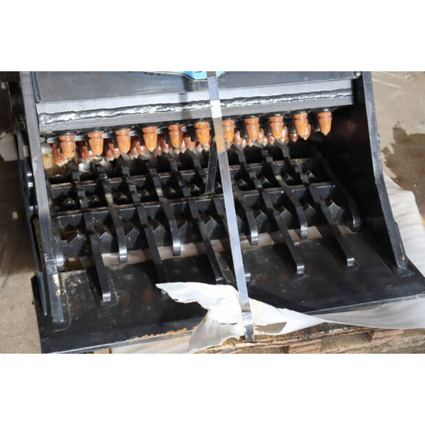 BB32 Buffalo Crusher-45715476