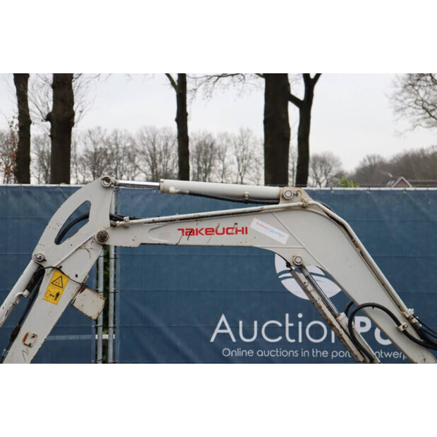 2011 تاكوتشي TB219-45715917