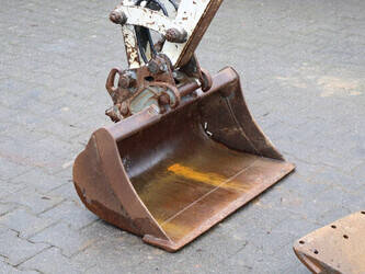 2011-takeuchi-tb219-1427223-45715921