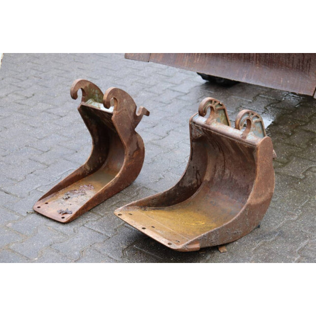 2011 تاكوتشي TB219-45715926