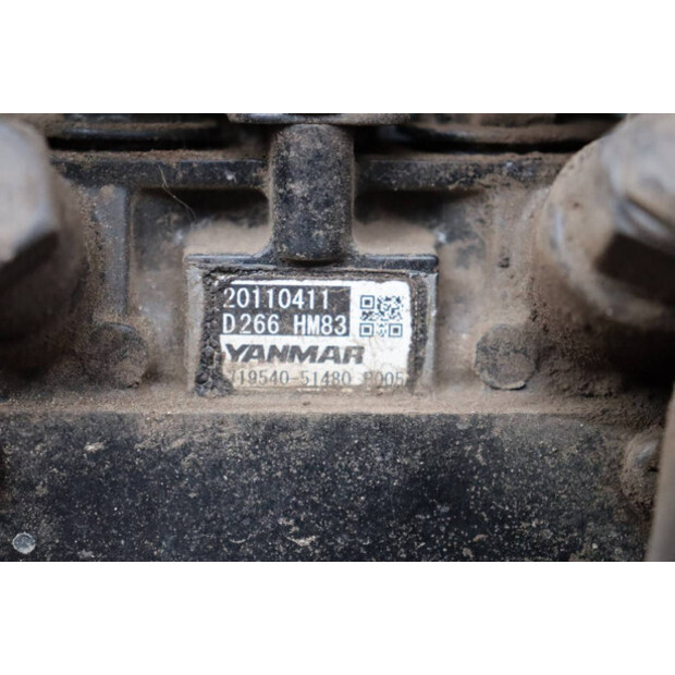 2011 تاكوتشي TB219-45715938