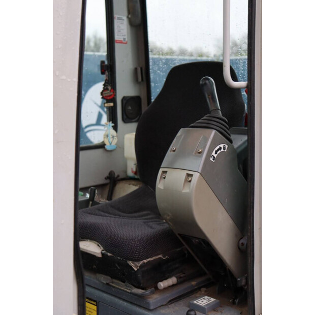 2011 تاكوتشي TB219-45715942