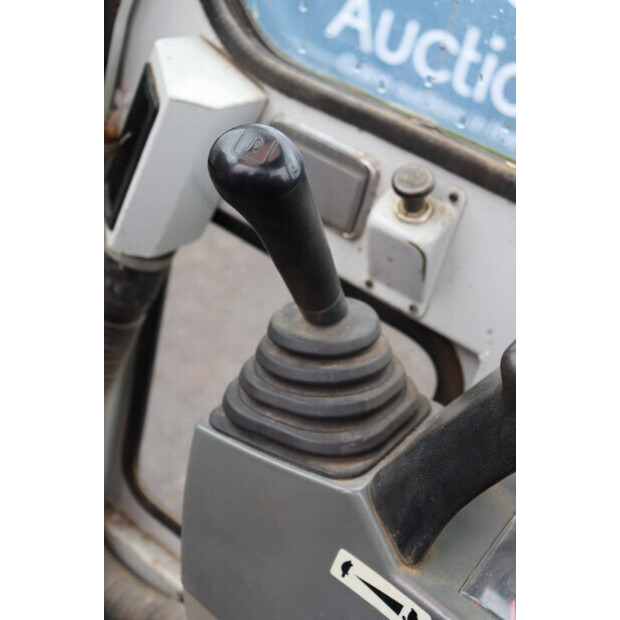 2011 تاكوتشي TB219-45715944