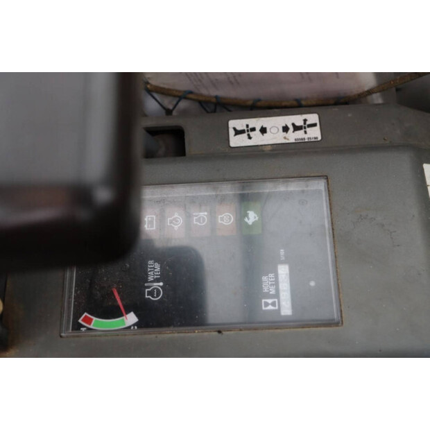 2011 تاكوتشي TB219-45715945