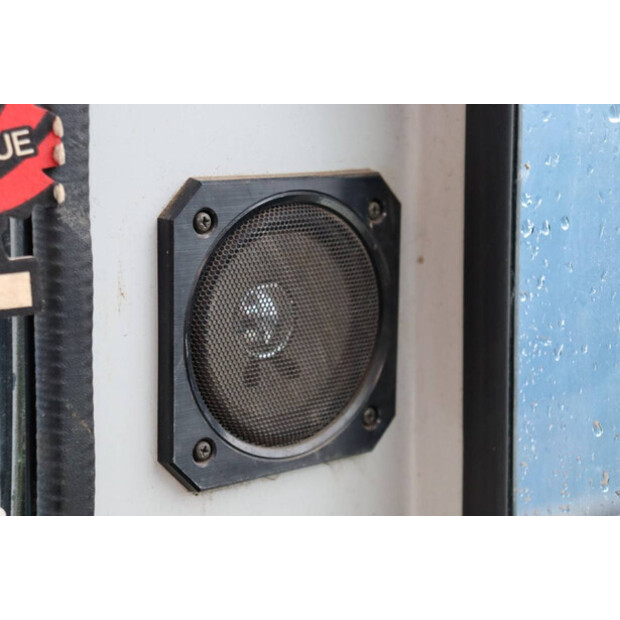 2011 تاكوتشي TB219-45715948