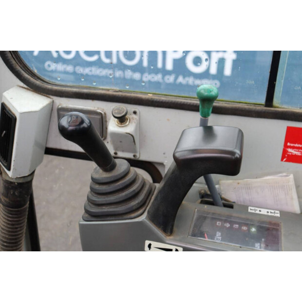 2011 تاكوتشي TB219-45715949