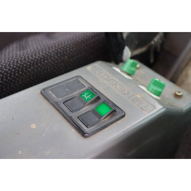 2011 تاكوتشي TB219-45715951