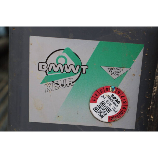 2011 تاكوتشي TB219-45715952