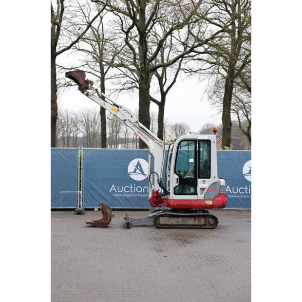 2011 تاكوتشي TB219-45715953