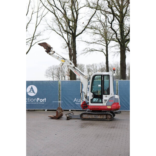 2011 تاكوتشي TB219-45715955