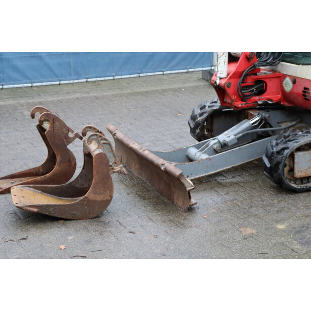 2011 تاكوتشي TB219-45715957