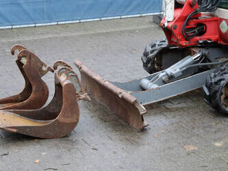 2011-takeuchi-tb219-1427223-45715957