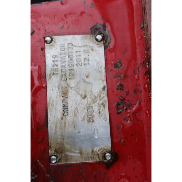 2011 تاكوتشي TB219-45715958