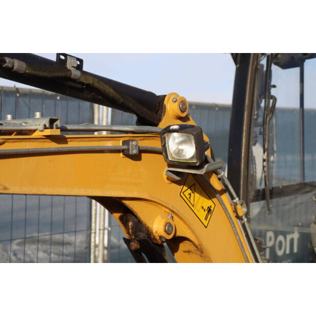 2018 Caterpillar 301.7D-45716487