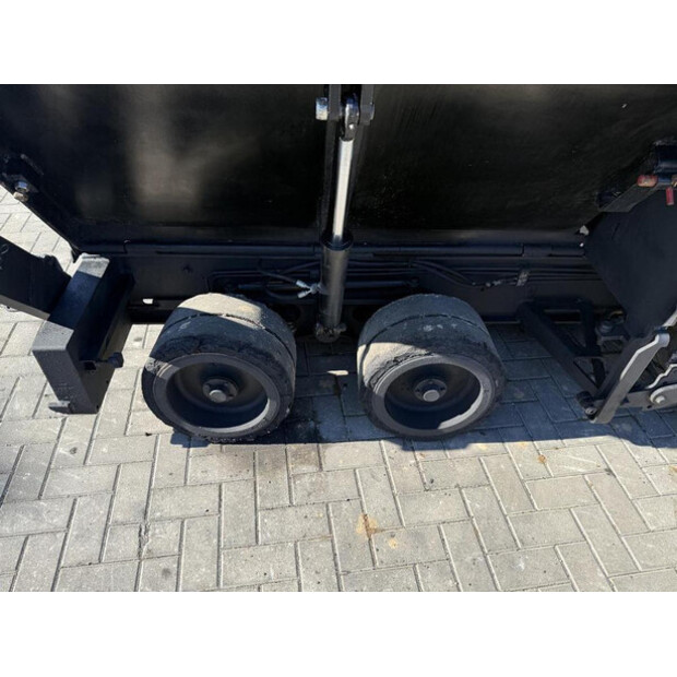 2011 كاتربيلر AP300-45716819